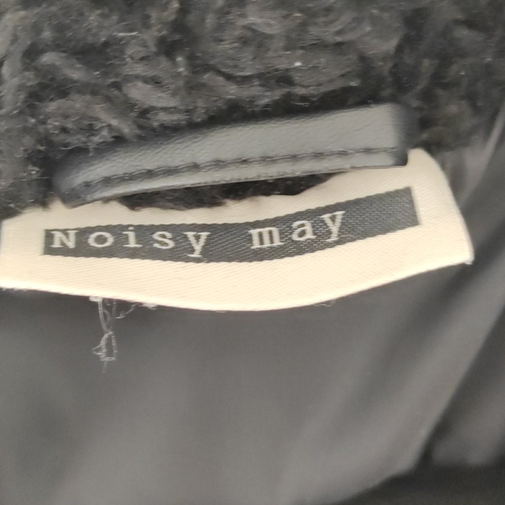 Vest - Picture 3 of 7